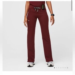 Figs Kade Cargo scrub pants, size small, burgundy
